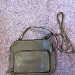 Elegant Tan Leather Crossbody Bag